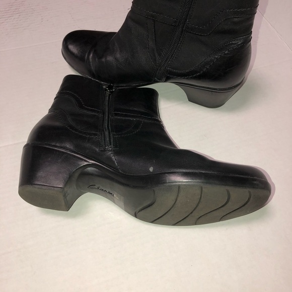 𝅺Clark’s black leather ankle boots booties size 9.5 - Picture 4 of 6